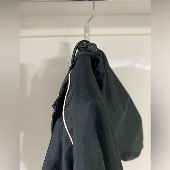 Uniqlo windbreaker - Picture 6 of 11